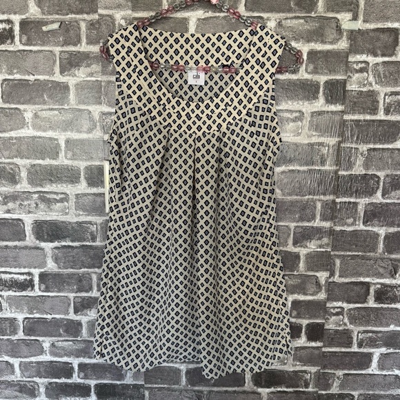 CAbi #3272 Cleo Diamond Printed Sleeveless Blouse shirt white blue - Picture 1 of 7